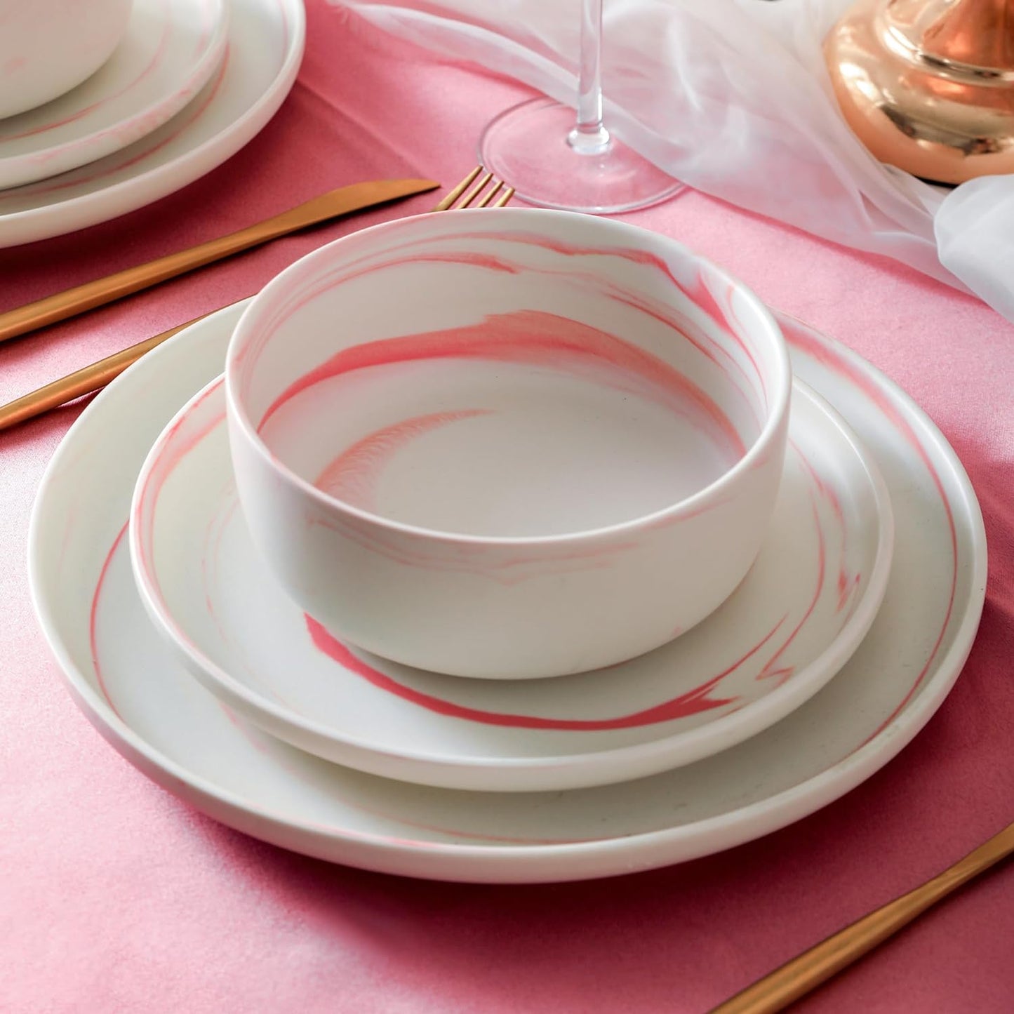 Brighton 16-Piece Dinnerware Set Porcelain, Pink